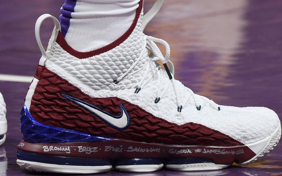 lebron 15 in game